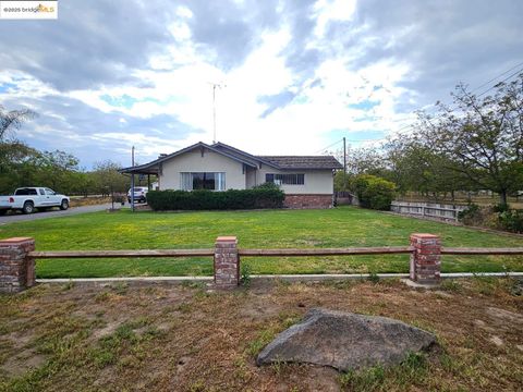 5143 American AVE Modesto CA 95356