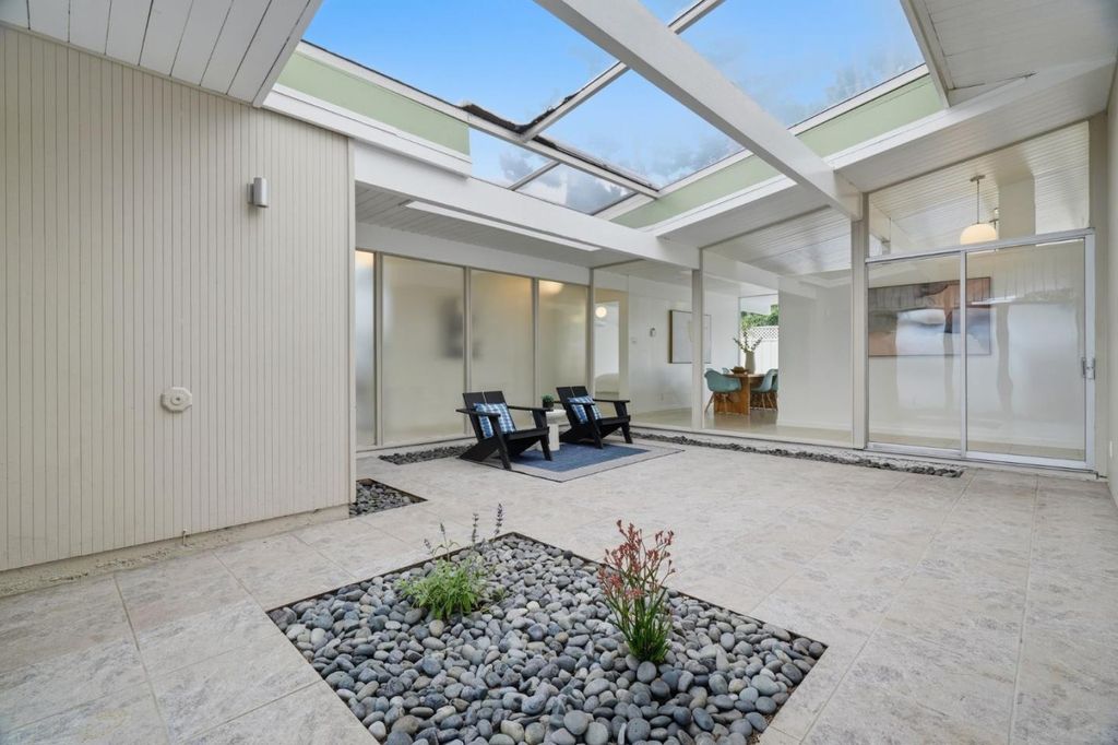 Photo of 625 W Remington Drive, Sunnyvale, CA 94087 (MLS # ML82041105)