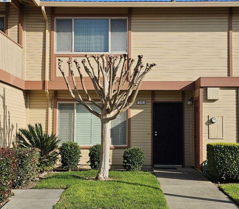 Photo of 33 Paseo Grande #D, San Lorenzo, CA 94580 (MLS # 41118503)
