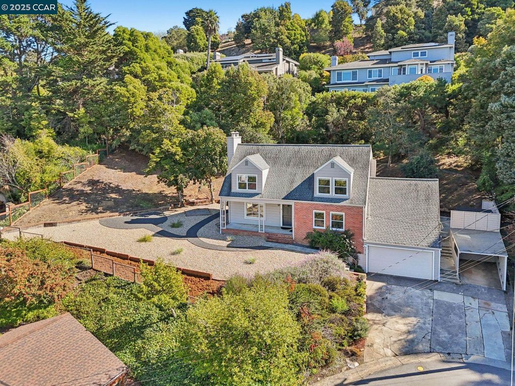 Photo of 9 Clotilda Ct, Mill Valley, CA 94941 (MLS # 41116411)