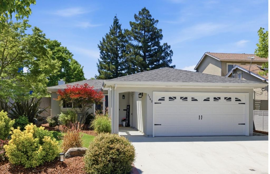 Photo of 1142 Virginia Avenue, Redwood City, CA 94061 (MLS # ML82042813)