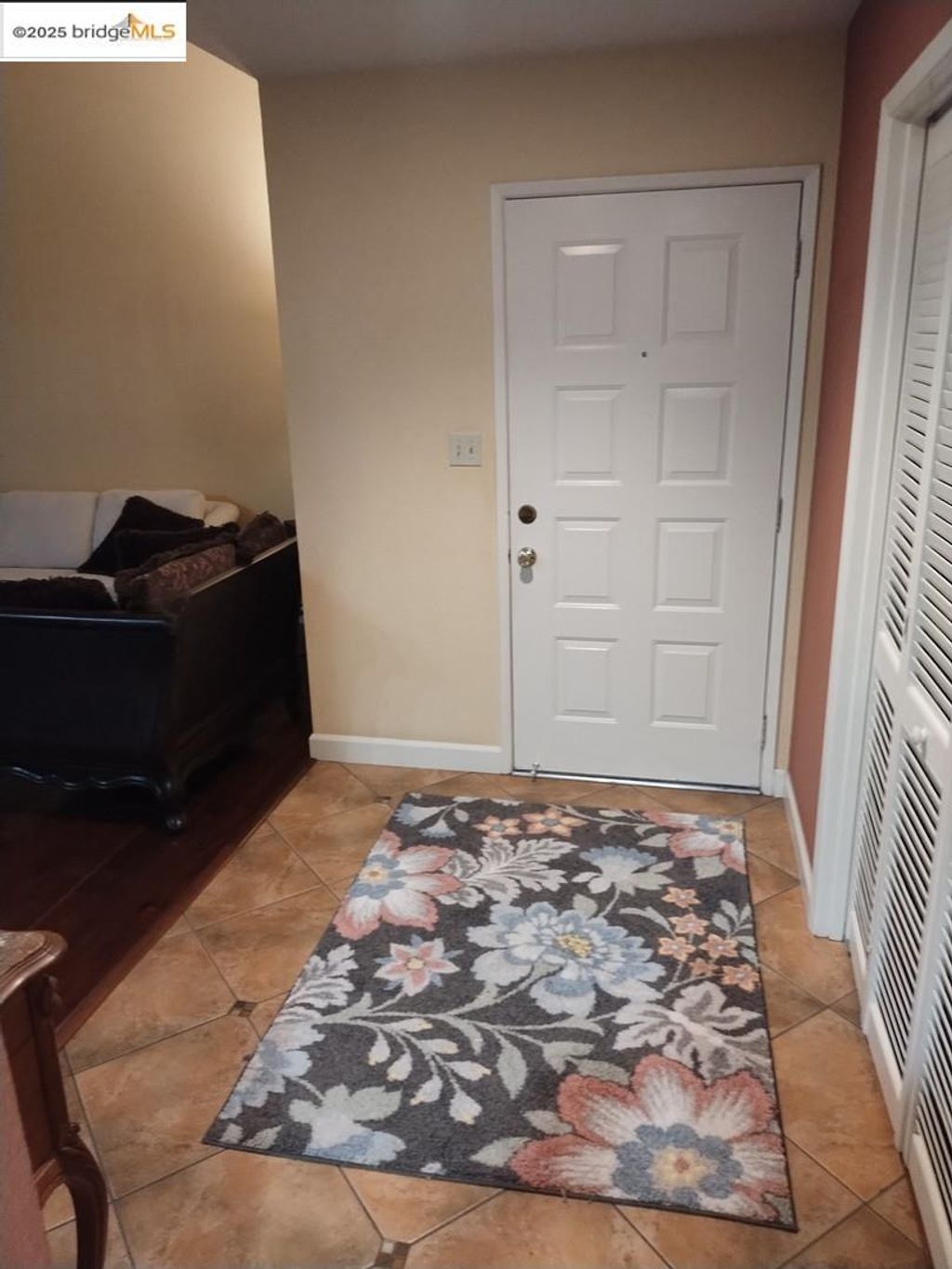 Photo of 3201 Swallows Nest Dr, Sacramento, CA 95833 (MLS # 41117233)