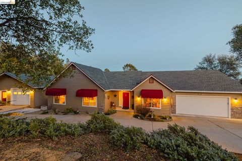 Photo of 22295 Paseo De Los Portales Rd, Sonora, CA 95370 (MLS # 41125678)