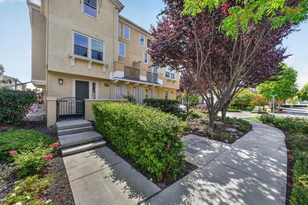 Photo of 318 Expedition Lane, Milpitas, CA 95035 (MLS # ML82058519)