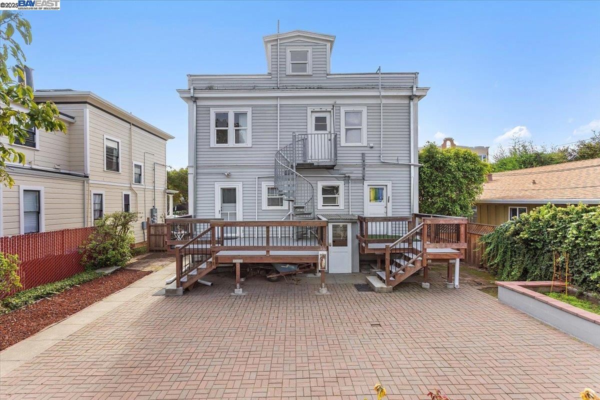 Alameda, California 94501, United States, ,Residential,Active,241059