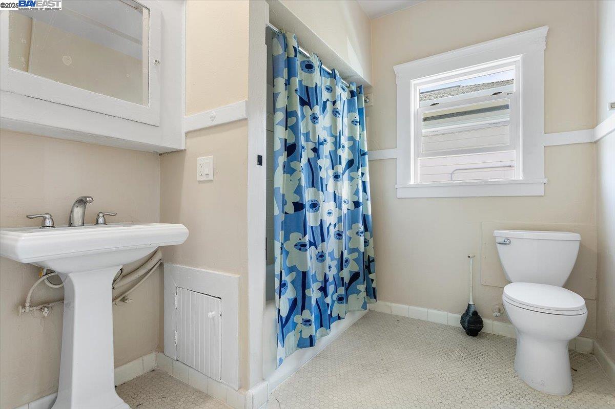 Alameda, California 94501, United States, ,Residential,Active,241059