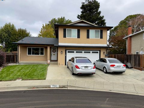 Photo of 7065 Lancaster Ct, Dublin, CA 94568 (MLS # 41116666)