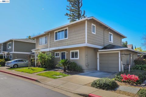 Photo of 7584 Silvertree Ln, Dublin, CA 94568 (MLS # 41126550)