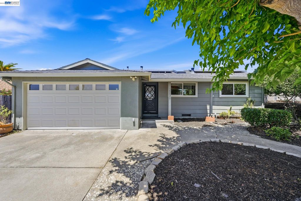 Photo of 2071 Cypress Ave, San Pablo, CA 94806 (MLS # 41135569)