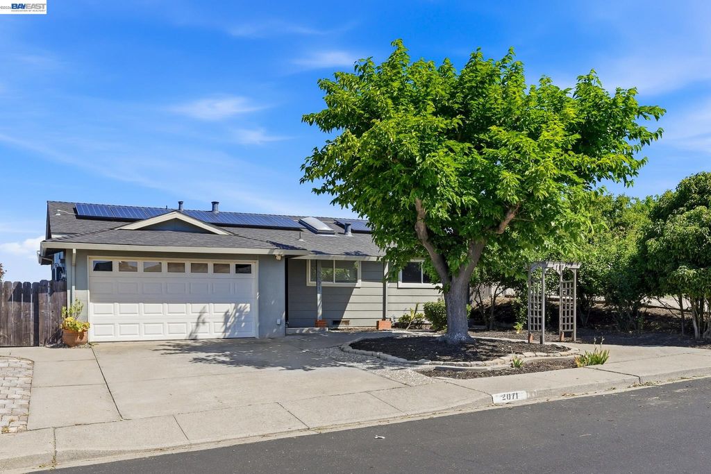 Photo of 2071 Cypress Ave, San Pablo, CA 94806 (MLS # 41135569)