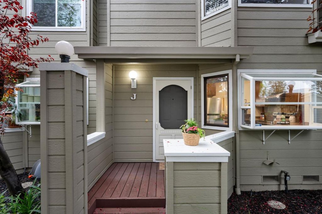 Photo of 2071 Plymouth Street #J, Mountain View, CA 94043 (MLS # ML82033421)