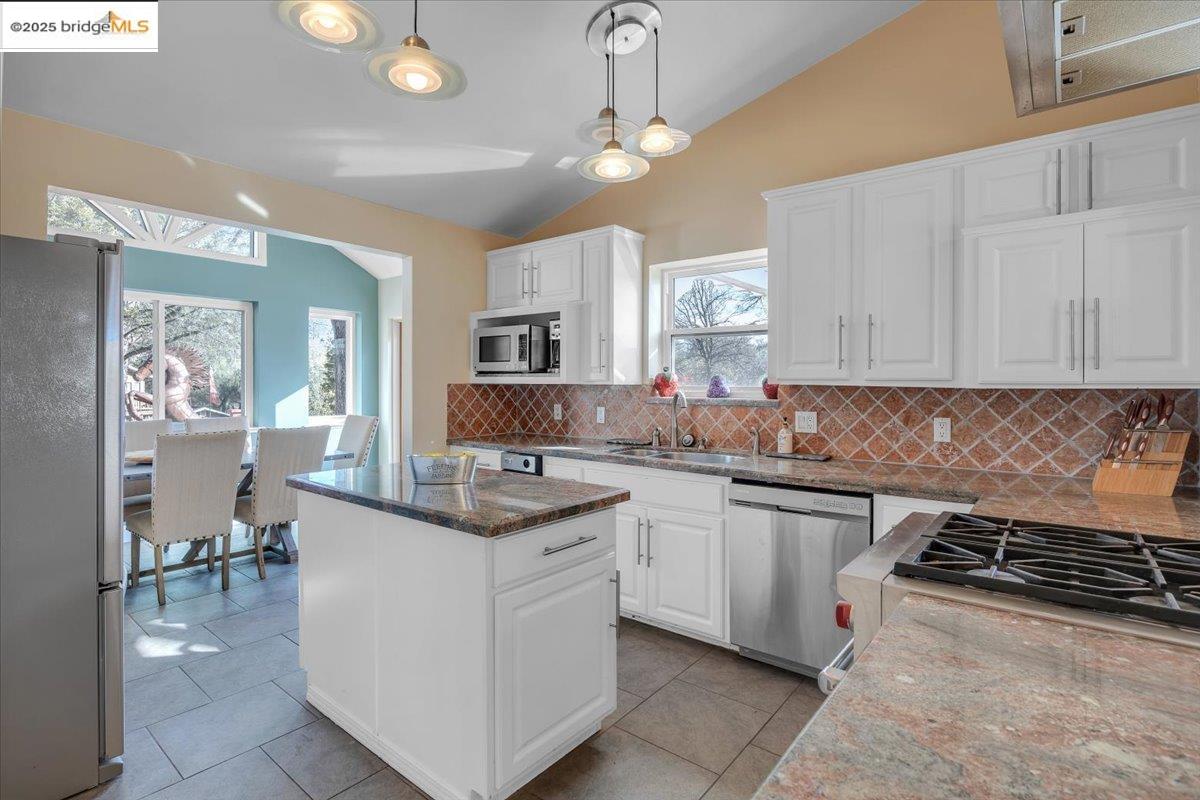 Groveland, California 95321, United States, 7 Bedrooms Bedrooms, ,5 BathroomsBathrooms,Residential,Active,1850