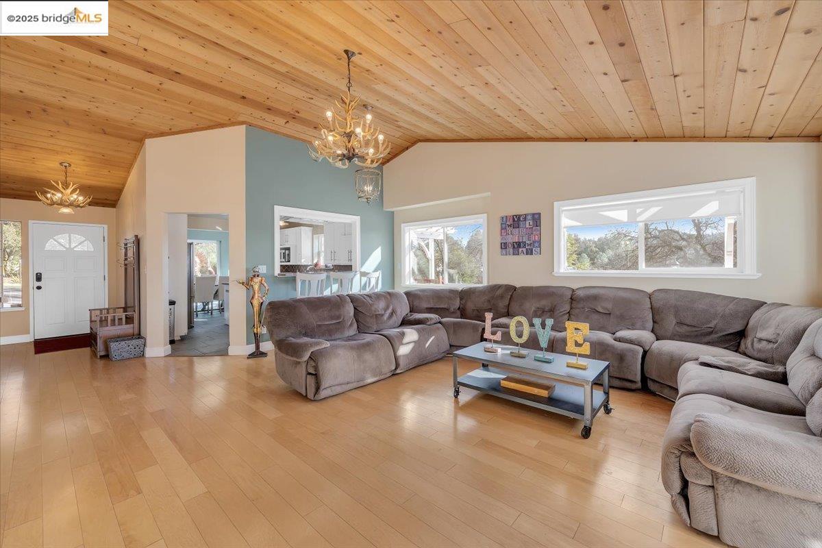 Groveland, California 95321, United States, 7 Bedrooms Bedrooms, ,5 BathroomsBathrooms,Residential,Active,1850