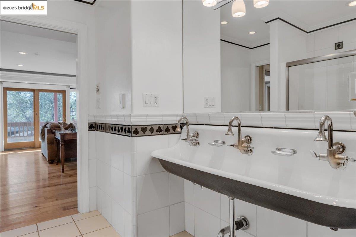 Groveland, California 95321, United States, 7 Bedrooms Bedrooms, ,5 BathroomsBathrooms,Residential,Active,1850