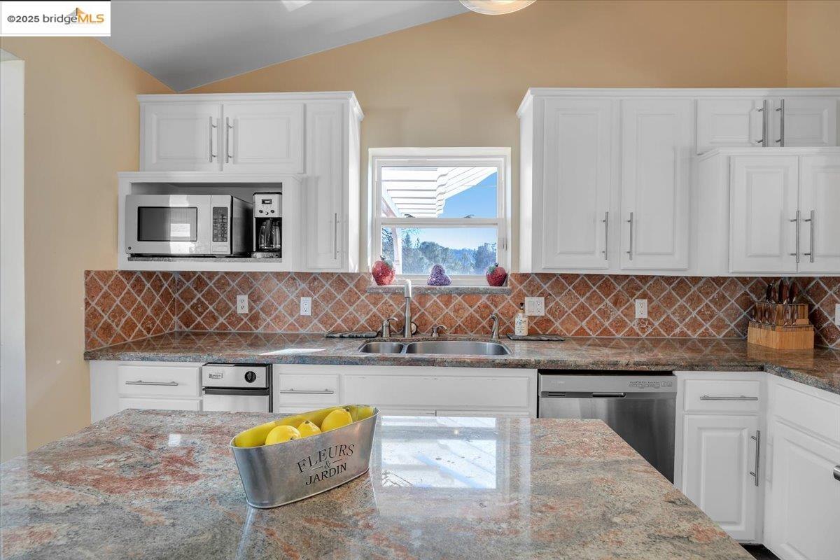 Groveland, California 95321, United States, 7 Bedrooms Bedrooms, ,5 BathroomsBathrooms,Residential,Active,1850