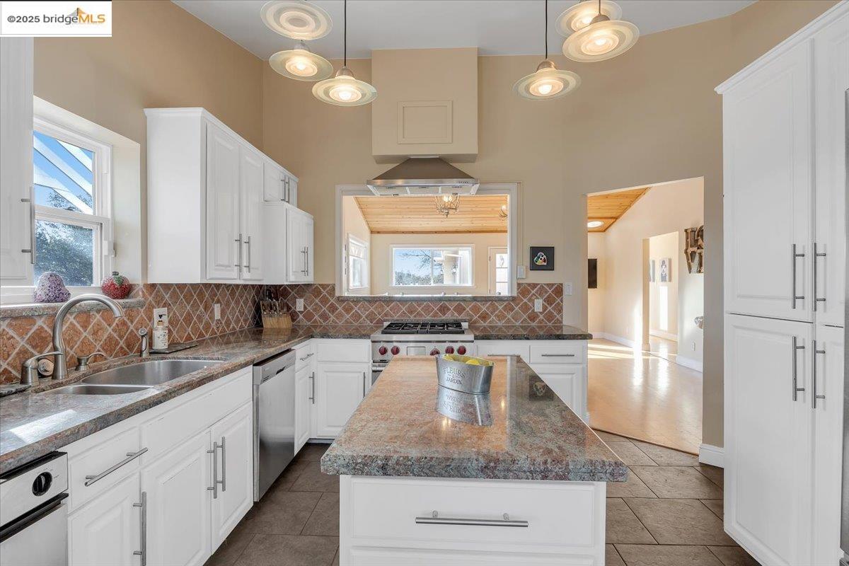 Groveland, California 95321, United States, 7 Bedrooms Bedrooms, ,5 BathroomsBathrooms,Residential,Active,1850