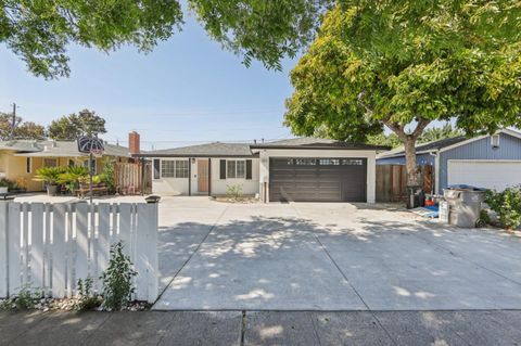 Photo of 471 Serenade Way, San Jose, CA 95111 (MLS # ML82024681)