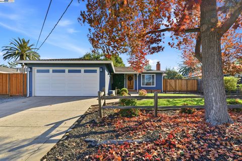 Photo of 1341 Maryland Dr, Concord, CA 94521 (MLS # 41118308)