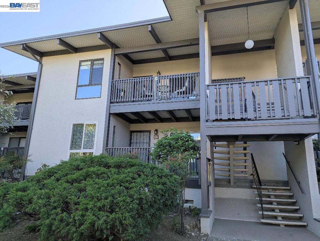 Photo of 19100 Crest Ave #24, Castro Valley, CA 94546 (MLS # 41129688)