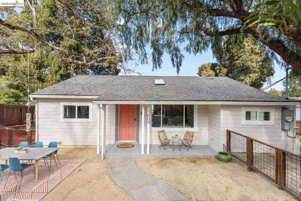Photo of 7900 Greenly Dr, Oakland, CA 94605 (MLS # 41126964)