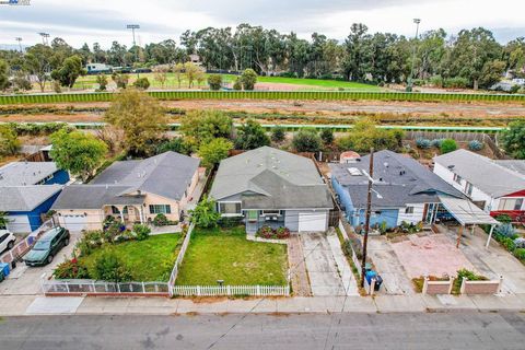 A home in East Palo Alto