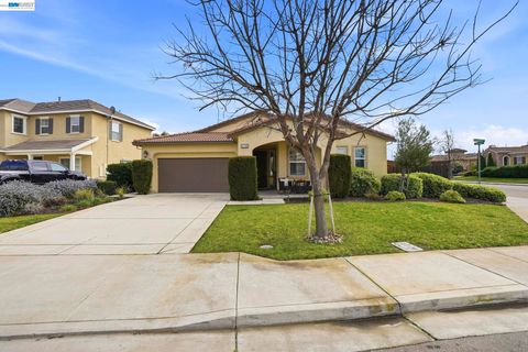 Photo of 1718 Kyle Dayton Dr, Tracy, CA 95376 (MLS # 41125577)