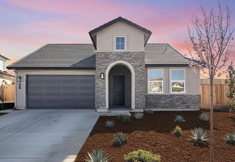 Photo of 899 Sienna Court, Hollister, CA 95023 (MLS # ML82029444)