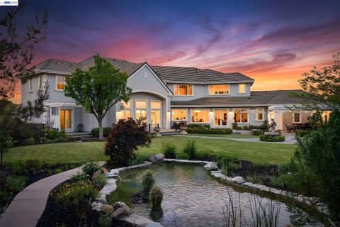 Photo of 8509 Lupine Ct, Pleasanton, CA 94588 (MLS # 41130919)