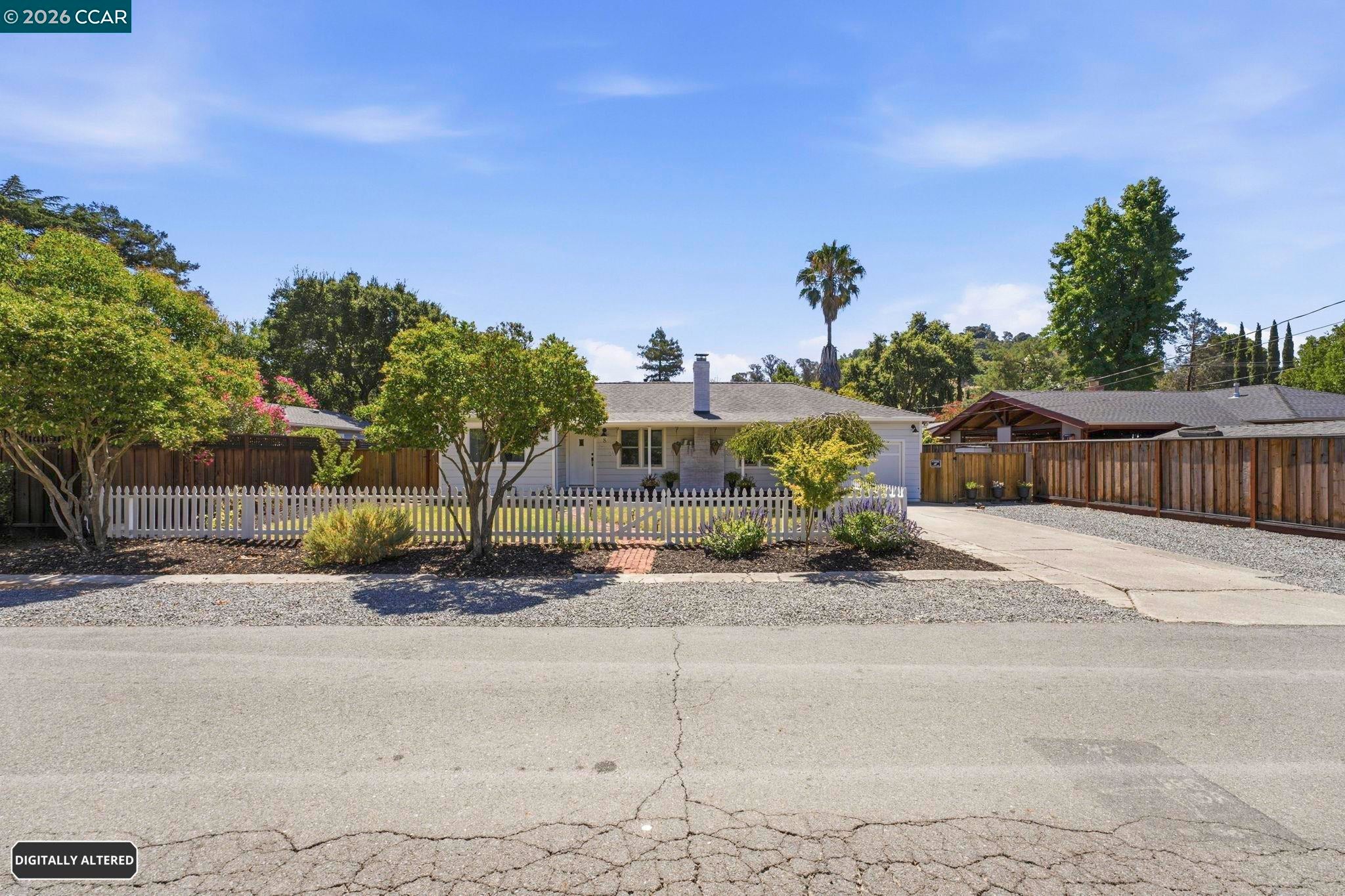 8 Lander Dr