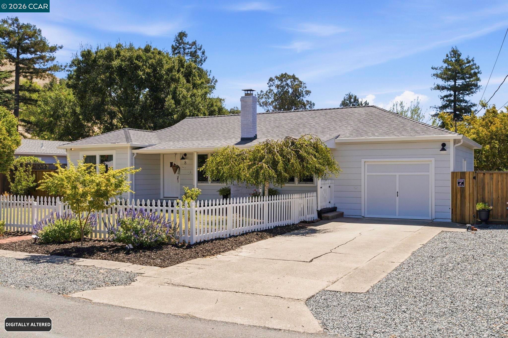 8 Lander Dr