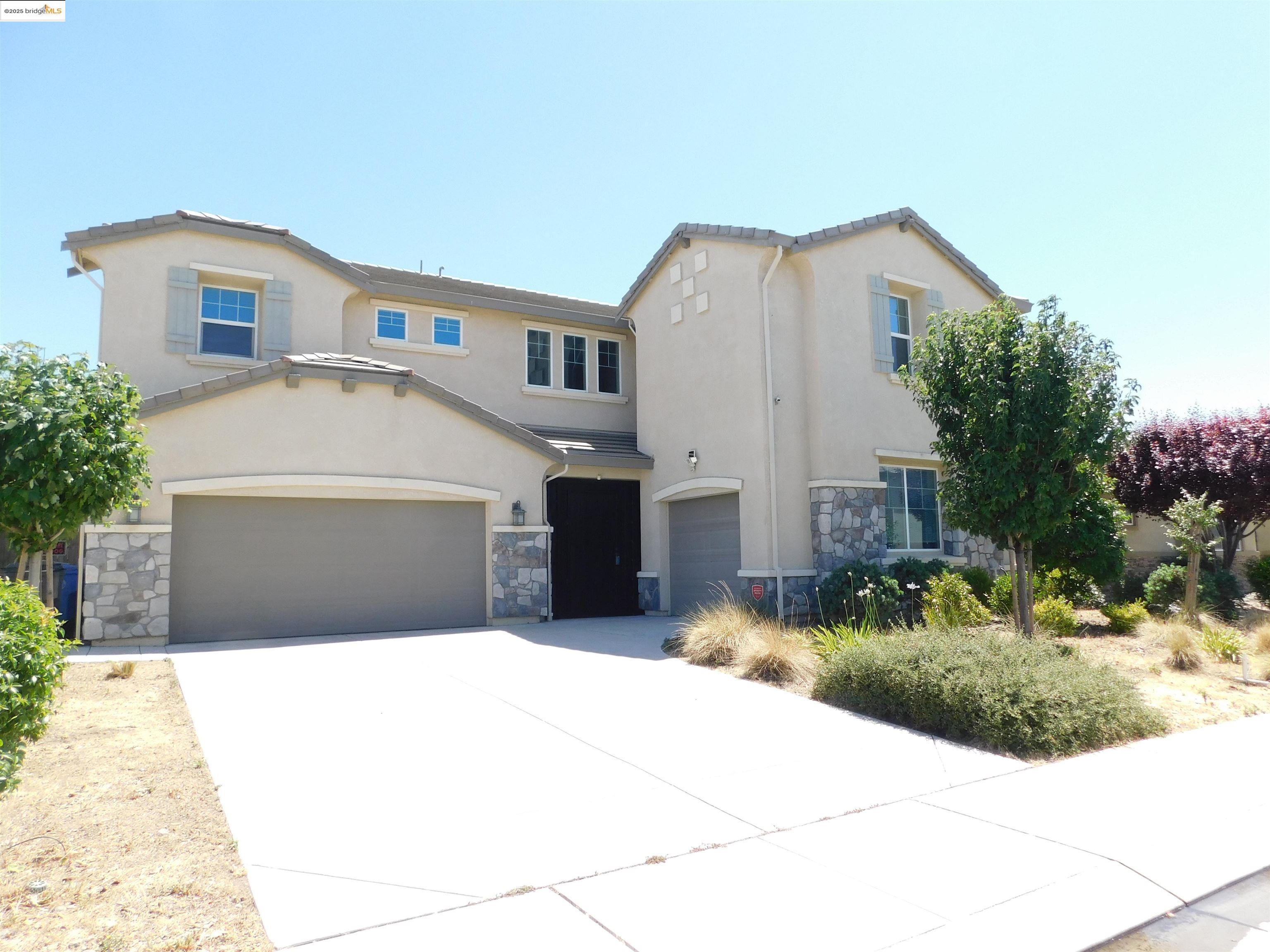 1090 Lavender St