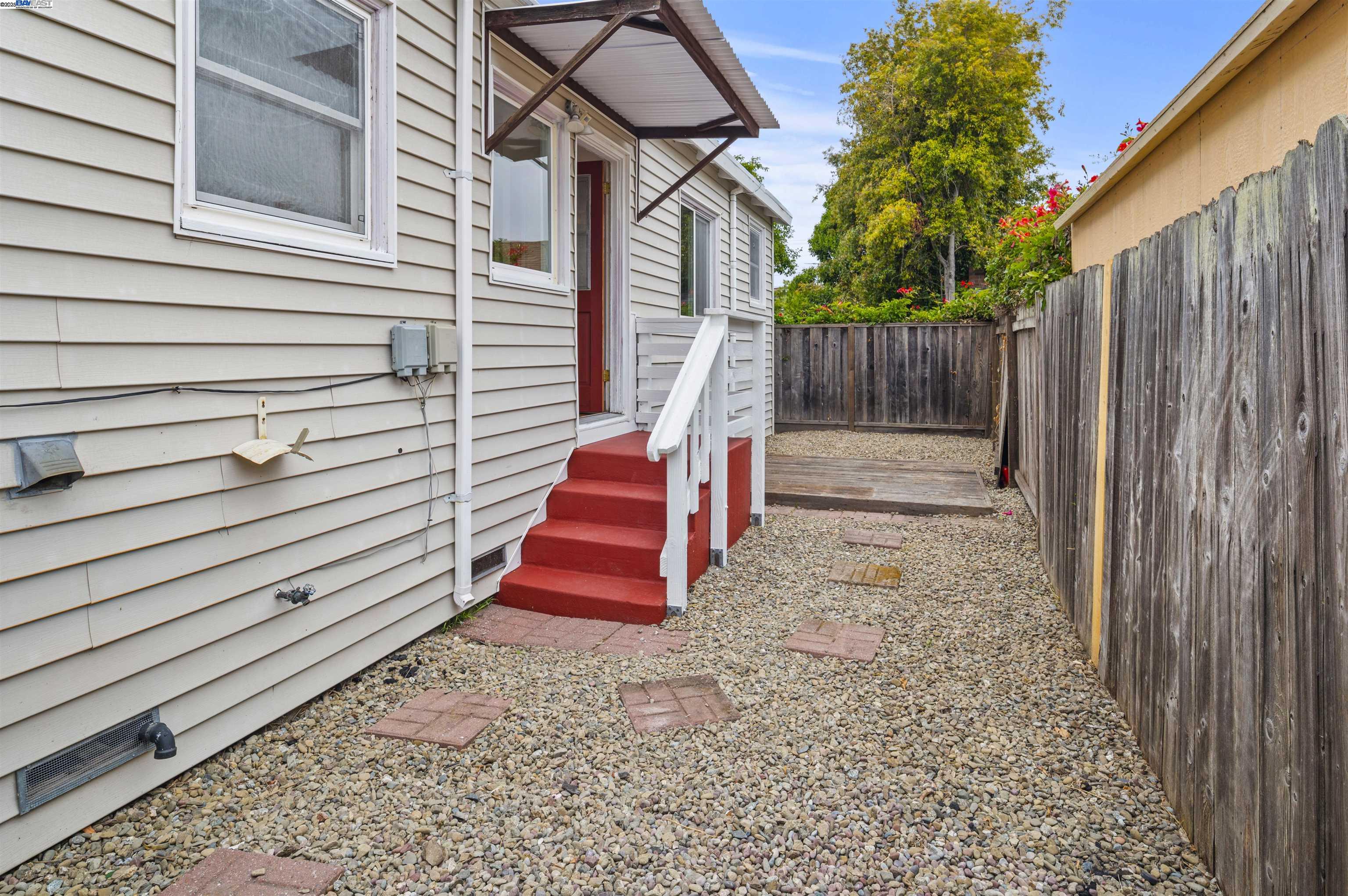 Alameda, California 94501, United States, 4 Bedrooms Bedrooms, ,Residential,Active,151549