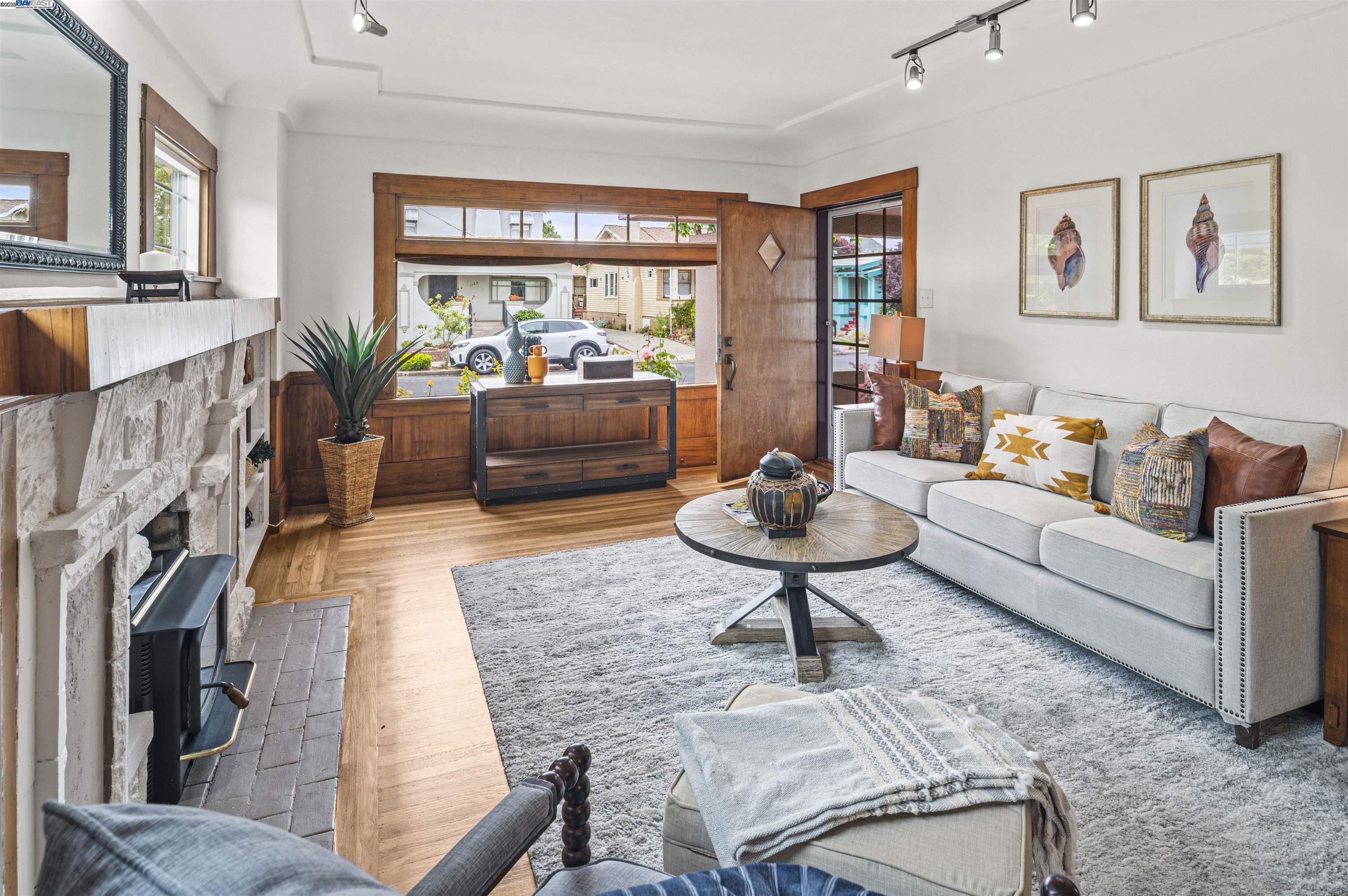 Alameda, California 94501, United States, 4 Bedrooms Bedrooms, ,Residential,Active,151549