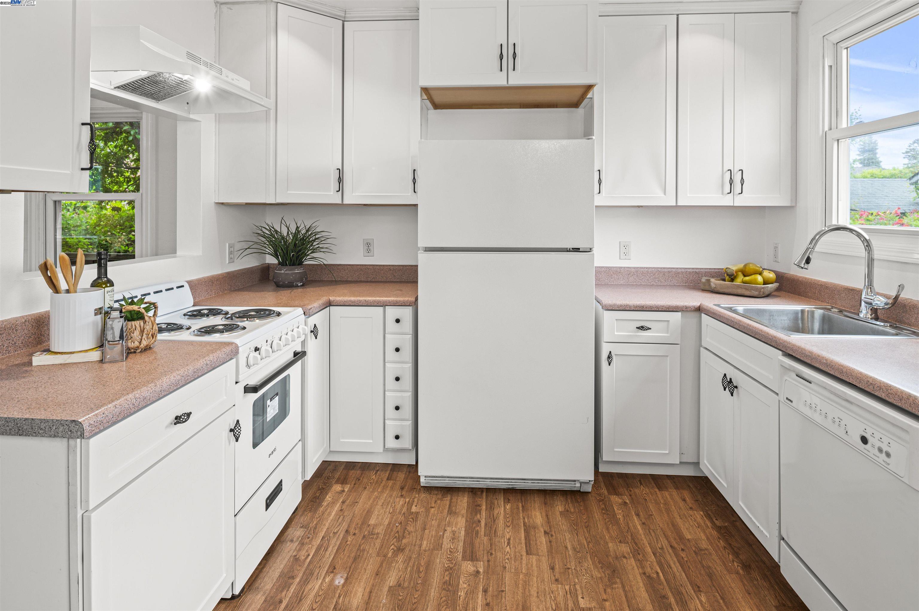 Alameda, California 94501, United States, 4 Bedrooms Bedrooms, ,Residential,Active,151549