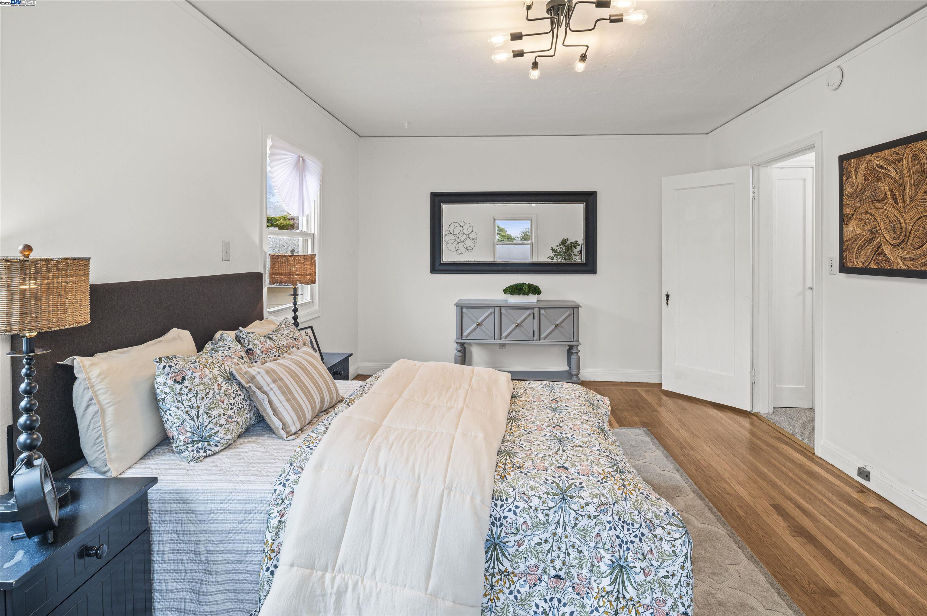 Alameda, California 94501, United States, 4 Bedrooms Bedrooms, ,Residential,Active,151549