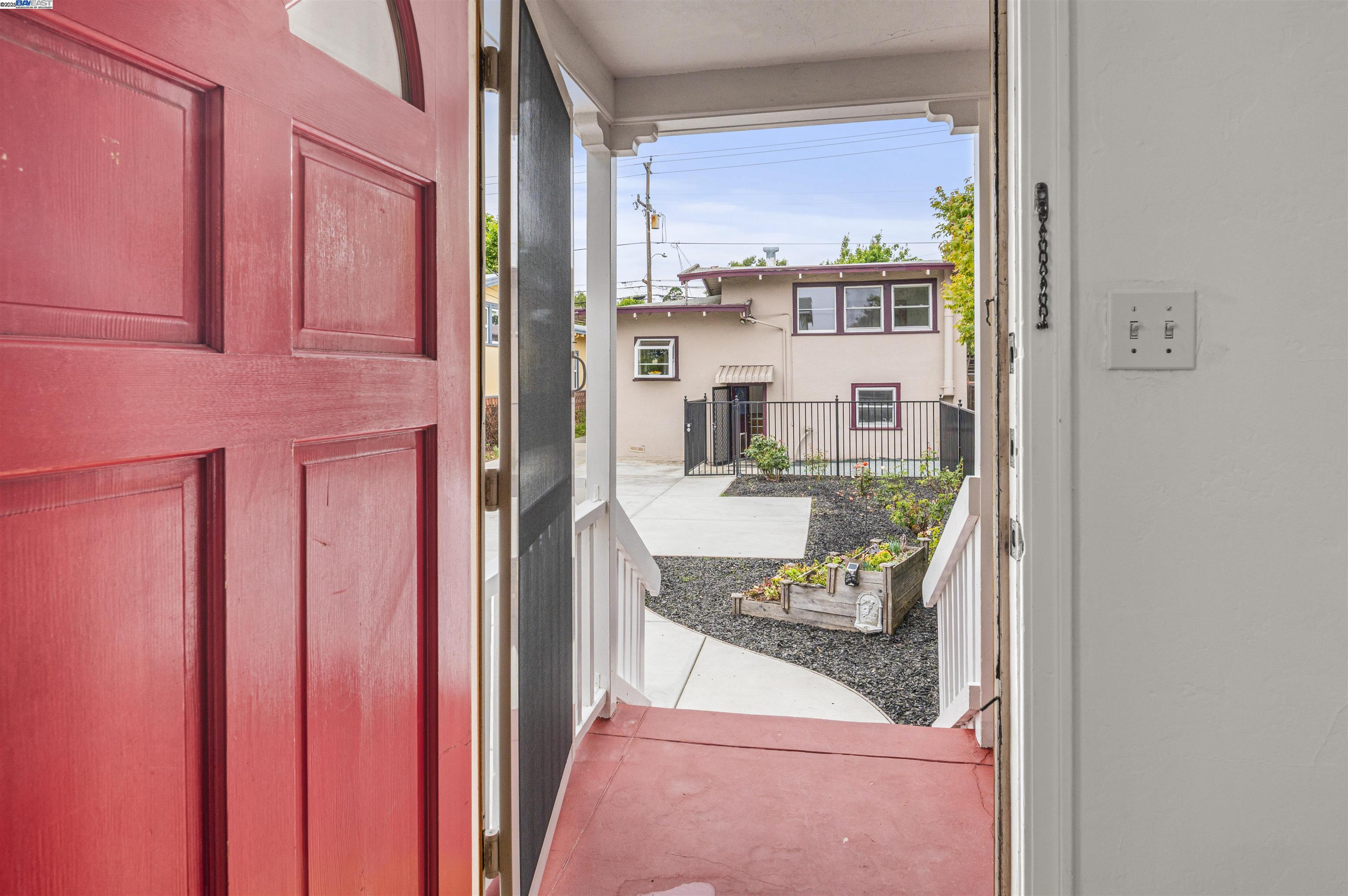 Alameda, California 94501, United States, 4 Bedrooms Bedrooms, ,Residential,Active,151549