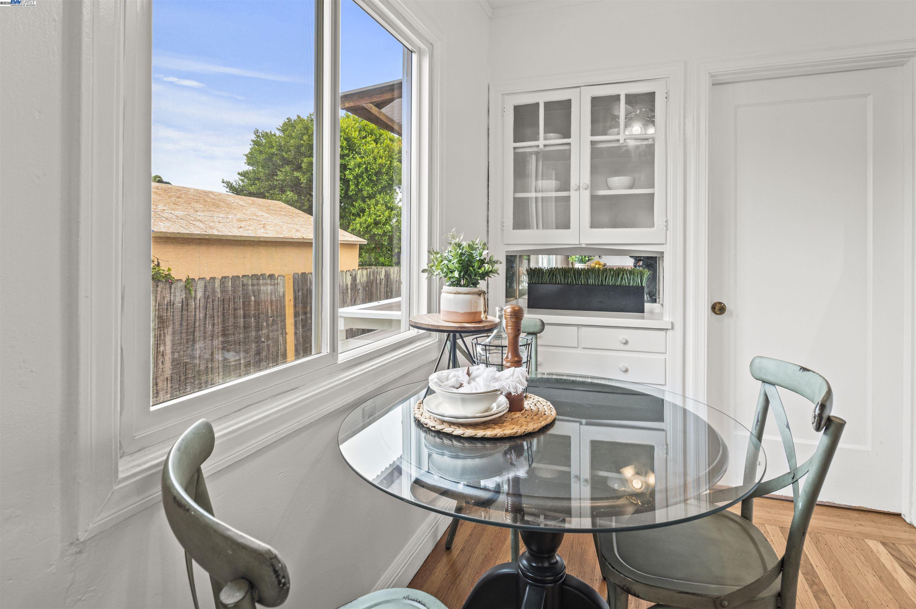 Alameda, California 94501, United States, 4 Bedrooms Bedrooms, ,Residential,Active,151549