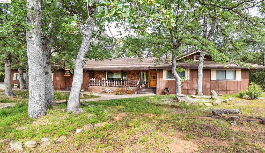 Photo of 15 Roble Rd, Sonora, CA 95370 (MLS # 41129077)