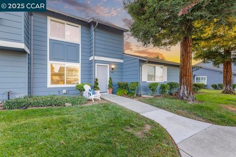 Photo of 1048 Spring Valley Common, Livermore, CA 94551 (MLS # 41118785)