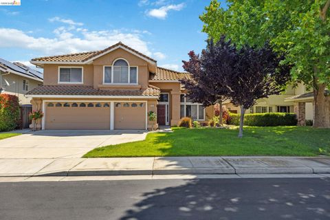 Photo of 1826 Pelican Ct, Tracy, CA 95376 (MLS # 41132954)