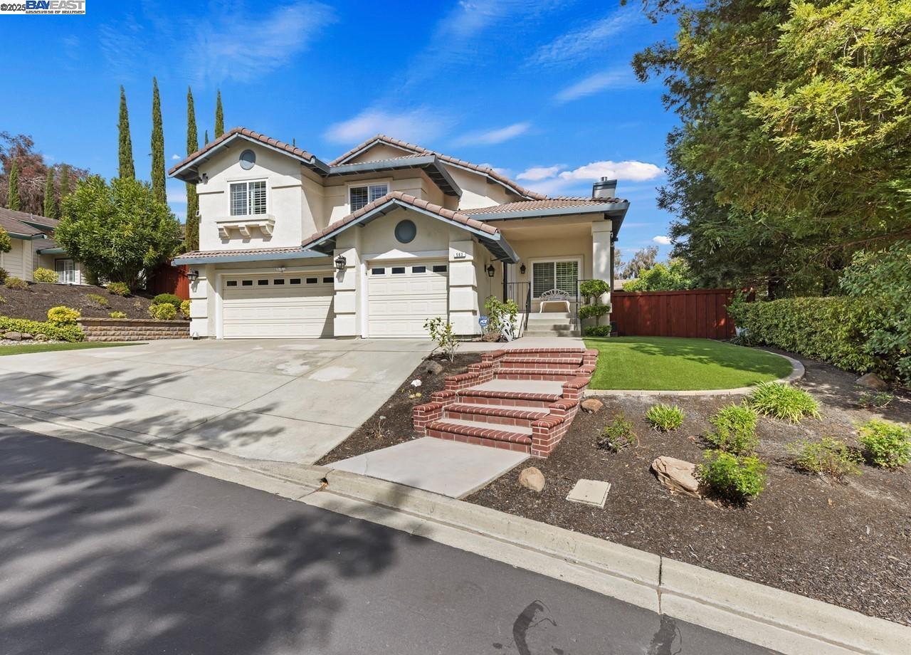 563 Grimsby Ln
