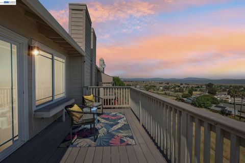 Photo of 323 Rosemarie Pl, Bay Point, CA 94565 (MLS # 41125541)
