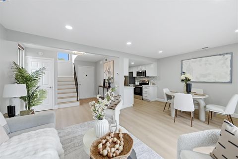 Photo of 707 Sandpiper Cmn, Livermore, CA 94551 (MLS # 41117117)