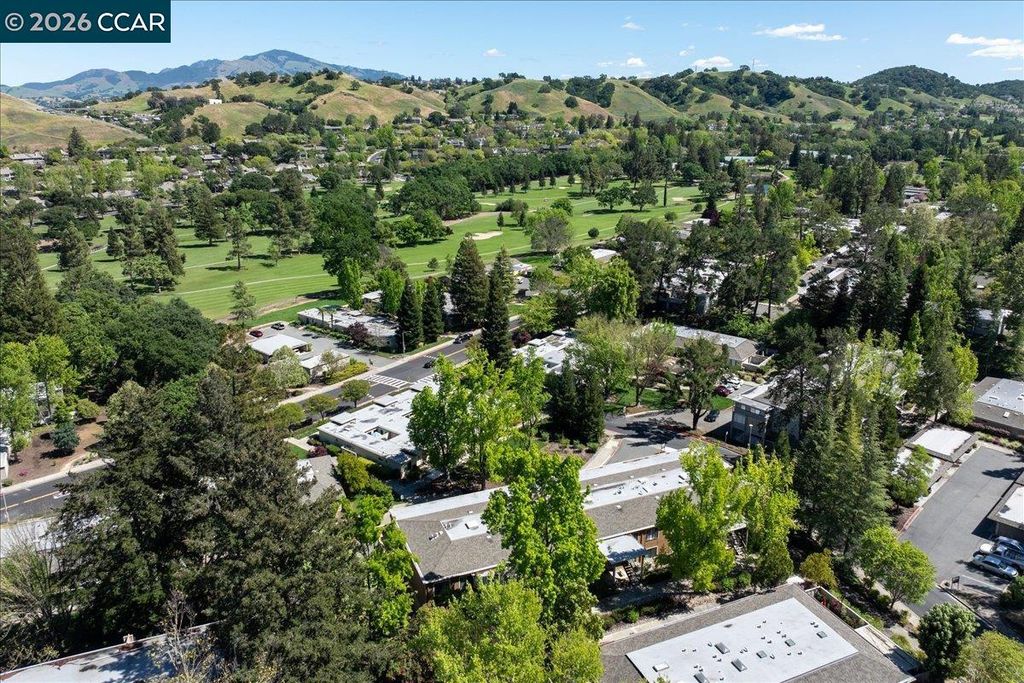 Photo of 1112 Rockledge Ln #6, Walnut Creek, CA 94595 (MLS # 41129687)