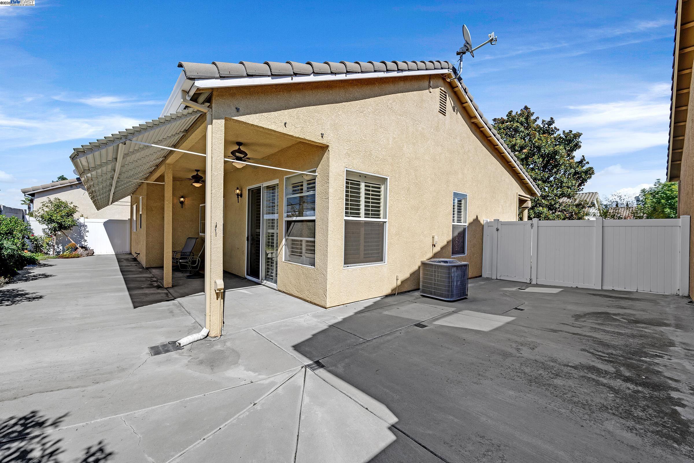 Oakdale, California 95361, United States, 2 Bedrooms Bedrooms, ,2 BathroomsBathrooms,Residential,Active,227486