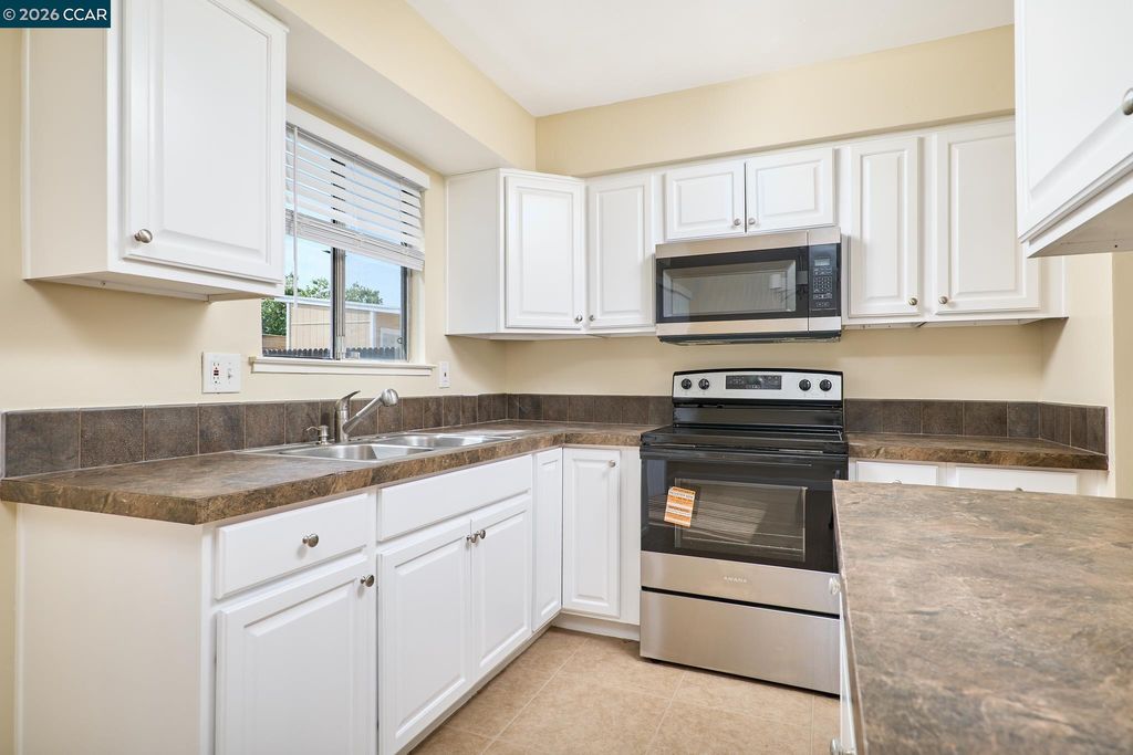 Photo of 2018 Southwood Dr, Vacaville, CA 95687 (MLS # 41129099)