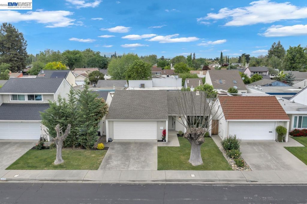 Photo of 4034 Rennellwood Way, Pleasanton, CA 94566 (MLS # 41129130)