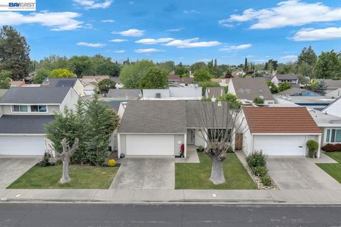 Photo of 4034 Rennellwood Way, Pleasanton, CA 94566 (MLS # 41129130)