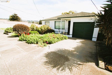 5312 SACRAMENTO AVE — listing photo 6