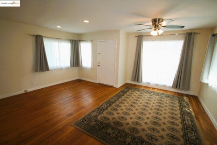 5312 SACRAMENTO AVE — listing photo 11